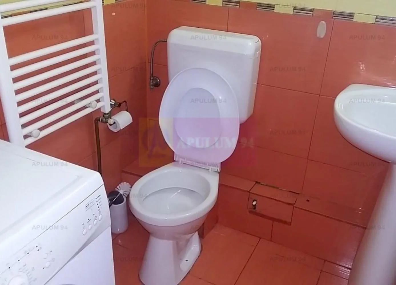 Inchiriere garsoniera zona Mihai Bravu-Vitan-Mall - Compania Imobiliara Apulum94 va prezinta spre inchiriere o garsoniera amplasata in zona Mihai Bravu-Vitan. intersectie cu Agatha Barsescu. Garsoniera este decomandata, foarte spatioasa-40mp-, amenajata cu gresie faianta, parchet, termopan, usa metalica, aer conditionat, mobilata si utilata, este amplasata in bloc mixt. Blocul este reabilitat termic. In proximitate se afla statie de metrou, transport STB, liceu, scoala generala, gradinita, hypermarket-ul Kaufland, Mcdonald*s, piata. La 2 statii de tramvai se afla Mall- Vitan