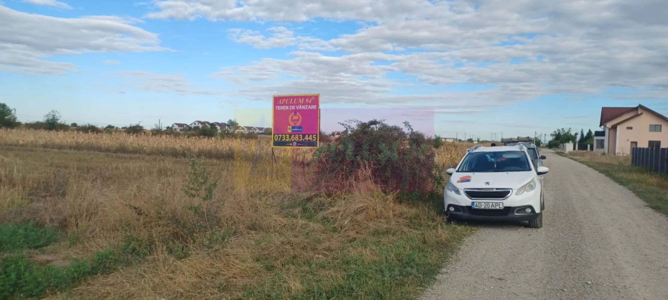 Gulia teren 11.157 mp, lângă Pădurea Cereanca - Terenul se află în vecinătatea Pădurii Cereanca, în localitatea Gulia, în apropiere de DN7, la 13 km de Bucuresti, cu acces prin Chitila, Buftea sau Săbăreni. Terenul se află într-o zonă rezidentială, cu locuințe tip parter sau P+1E, are suprafața de 11.157 mp si este alcătuit din 2 terenuri alăturate cu un front stradal de 37 m, pe str Codrului, la aproximativ 150-180 m de pădure. Prețul este 245.000 EUR, negociabil. Nu se plătește TVA sau comision.