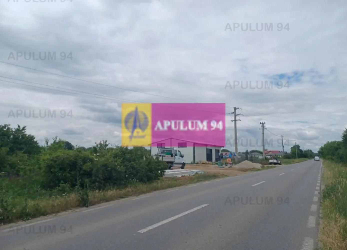 Săbăreni, teren 1900 mp, stradal, hală depozitare, productie, comert - Terenul este amplasat la ieșirea din Săbăreni, către Bâcu-Joița, spre Autostrada A1. Cu destinatie mixtă, potrivit pentru hale, depozite si / sau diverse servicii de comert. Are 21 m front stradal iar reteaua de curent electric este in apropiere.