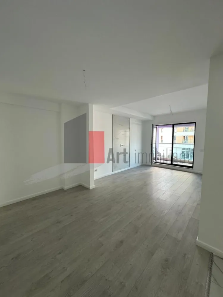Garsoniera Complex Novum Viilor - Va prezenta spre vanzare o garsoniera situata in ansamblul Novum Viilor
Suprafață totală de 41,9 mp din care logia este de 4,7 mp.
Garsoniera nu a fost niciodată locuită, are incălzire in pardoseala cu centrala proprie Imergas.

Prețul include TVA și poate fi deductibil

Se poate achiziționa loc de parcare separat