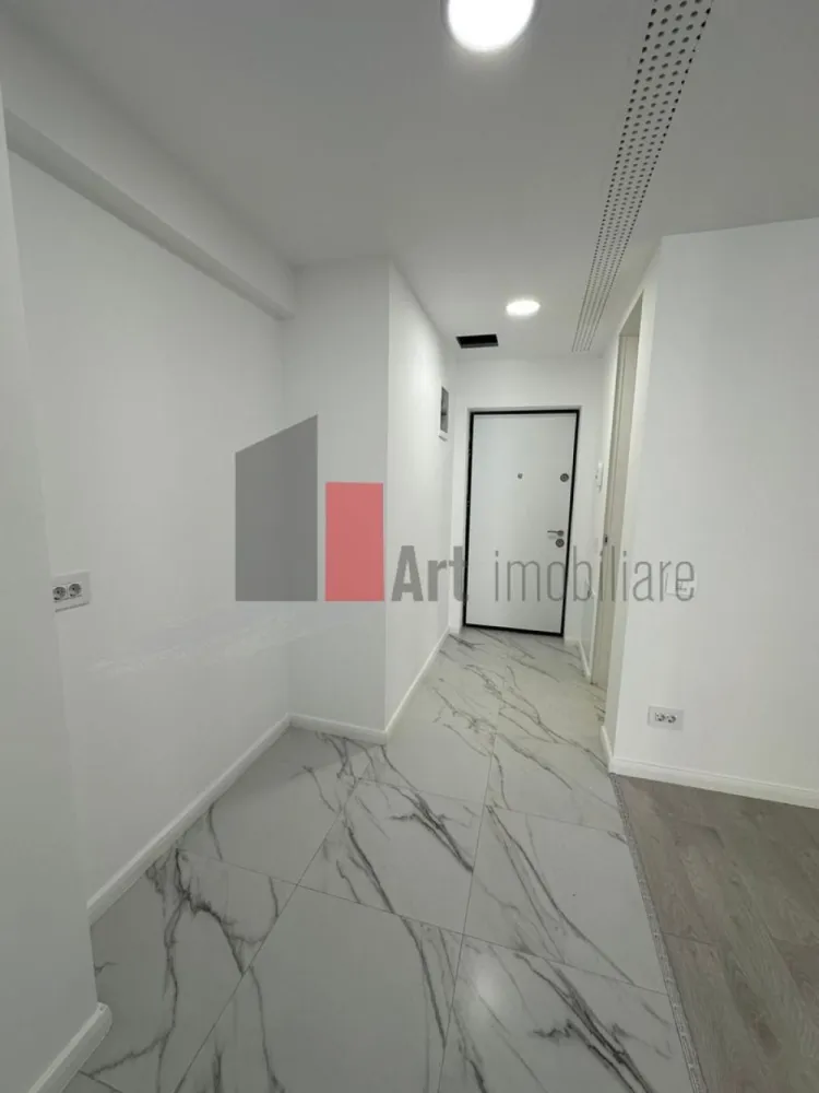 Garsoniera Complex Novum Viilor - Va prezenta spre vanzare o garsoniera situata in ansamblul Novum Viilor
Suprafață totală de 41,9 mp din care logia este de 4,7 mp.
Garsoniera nu a fost niciodată locuită, are incălzire in pardoseala cu centrala proprie Imergas.

Prețul include TVA și poate fi deductibil

Se poate achiziționa loc de parcare separat