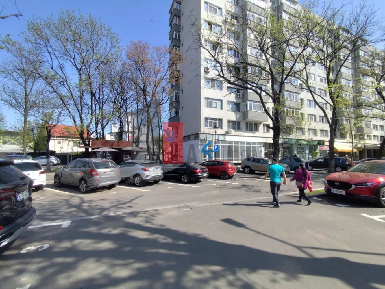 Spatiu comercial de inchiriat zona/cartier Giurgiului - Închiriere Spațiu Comercial – Zona Giurgiului | 38 mp | Grup Sanitar și Vestiar

Se oferă spre închiriere un spațiu comercial practic și compact, cu o suprafață de 38 mp, situat în zona Giurgiului, într-o zonă cu acces facil și trafic pietonal constant. Proprietatea este bine întreținută și pregătită pentru desfășurarea imediată a activității.

Spațiul este ideal pentru diverse activități precum retail, servicii de proximitate, birou sau cabinet.

Detalii spațiu:

Suprafață utilă: aproximativ 38 mp
Compartimentare eficientă
Grup sanitar propriu
Vestiar (ideal pentru personal sau depozitare)
Acces direct din stradă
Vizibilitate bună

Utilități și facilități:

Aer condiționat (încălzire și răcire)
Fără gaz – funcționare electrică
Apă, curent (trifazat), canalizare
Contorizare individuală
Spațiu gata de utilizare

Avantaje:

Zonă activă – cartier Giurgiului
Acces rapid către mijloace de transport în comun
Costuri reduse de întreținere
Configurație practică, rară (include vestiar)
Ușor de adaptat pentru orice tip de activitate

Condiții de închiriere:

Chirie + garanție
Disponibil imediat
Contract de închiriere

Pentru detalii suplimentare sau programarea unei vizionări, nu ezitați să ne contactați.