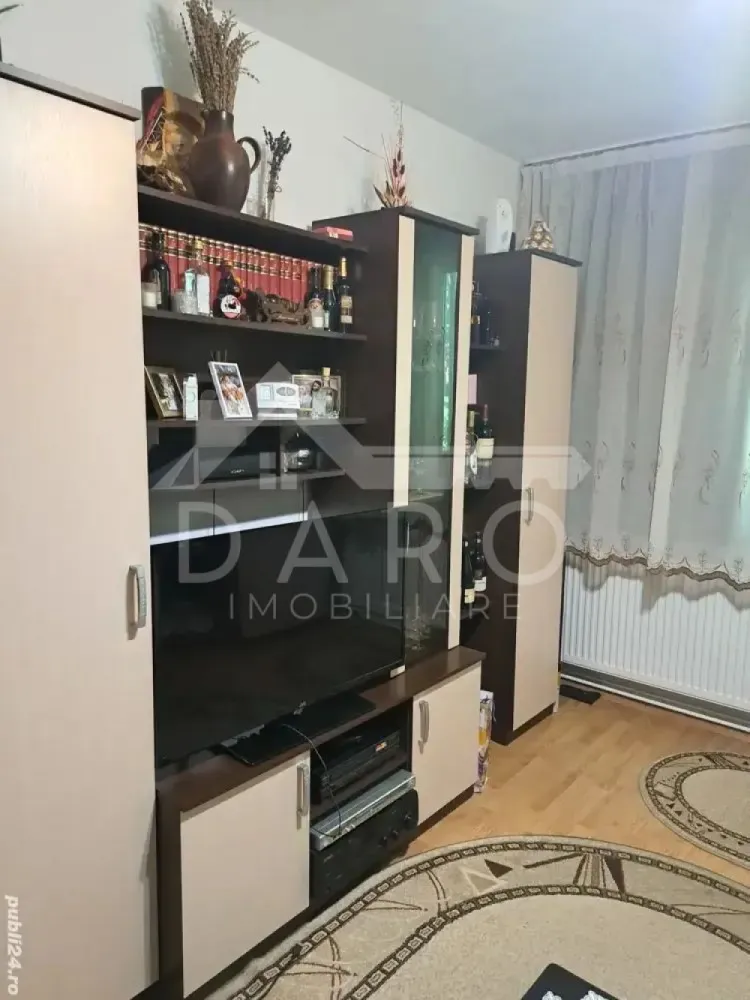 apartament de vanzare - 🏡 De vânzare – Apartament 3 camere, Dâmbu Pietros, Târgu Mureș

📍 Situat într-o zonă liniștită și foarte căutată din cartierul Dâmbu Pietros, acest apartament de 3 camere este alegerea ideală pentru o familie sau pentru investiție!

✨ Detalii:

Etaj: 4

Mobilat complet

Compartimentare practică și luminoasă

Bloc izolat termic

Aproape de școală, grădiniță, magazine și stații de autobuz

💰 Preț: 82.000 €
📞 Contact: 0749 535 729
🏠 DARO Imobiliare – partenerul tău de încredere în imobiliare