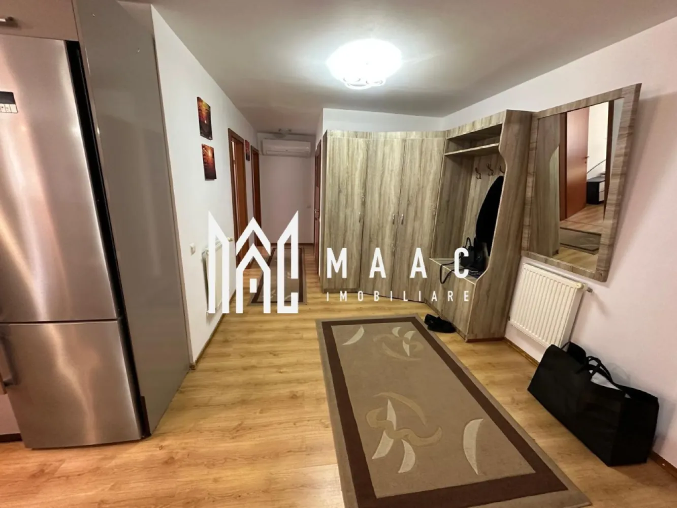 APARTAMENT 3 CAMERE I DECOMANDAT I 77 MP I ET 2 I HIPODROM 3 - Maac Imobiliare ofera spre vanzare apartament cu 3 camere, compartimentat eficient, oferind un spatiu confortabil si luminos.

 Apartamentul este compus din:
- living generos cu bucatarie si hol open space
- 2 dormitoare
- 2 bai, dintre care una amenajata ca spatiu de depozitare
- balcon

Se vinde complet mobilat si utilat, fiind ideal pentru mutare rapida, fara investitii suplimentare.

Potrivit atat pentru locuit, cat si pentru investitie.

Pentru mai multe detalii sau stabilirea unei vizionari, anuntati telefonic CP3088677
