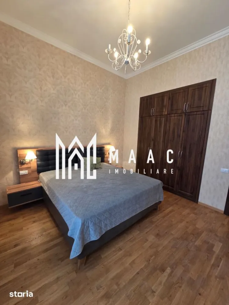 Apartament 2 camere | 55 MPU | Centrul Istoric - MAAC Imobiliare vă propune spre vânzare un apartament cu 2 camere situat în Centrul Istoric al Sibiului, în zona Orașul de Jos, una dintre cele mai apreciate și autentice zone ale orașului. Proprietatea beneficiază de o locație excelentă, ideală pentru persoanele care își doresc confort, eleganță și acces rapid către principalele puncte de interes din Sibiu.

Apartamentul a fost complet renovat în anul 2025 și mobilat premium, fiind pregătit pentru un stil de viață modern și confortabil. Înălțimea camerelor de aproximativ 3,80 m oferă un plus de spațiu, luminozitate și eleganță, iar materialele și dotările atent alese creează un ambient exclusivist și primitor.

Locuința are o suprafață utilă de 55 mp și beneficiază de o compartimentare practică și funcțională:
-living
-dormitor
-bucătărie complet mobilată și utilată
-baie
-hol
-pivniță inclusă

Printre dotările și avantajele proprietății se regăsesc:
-imobil complet renovat și mobilat premium
-izolație fonică și termică superioară
-încălzire în pardoseală Uponor cu control individual pe fiecare cameră
-centrală termică Viessmann Vitodens cu control WiFi
-aer condiționat Gree cu control WiFi
-dressing generos
-finisaje moderne și materiale premium
-camere înalte de aproximativ 3,80 m

Un avantaj aparte al acestei proprietăți îl reprezintă posibilitatea transformării bucătăriei într-un spațiu open-space cu livingul, prin intermediul unei uși triple din lemn de stejar cu vitralii, pliabilă la perete, oferind flexibilitate și un design interior elegant.

Apartamentul este situat în Centrul Istoric al Sibiului – Orașul de Jos, aproape de numeroase puncte de interes:
-muzee
-teatre
-restaurante și cafenele
-magazine și centre comerciale
-mall
-gară și autogară
-mijloace de transport în comun
-școli și grădinițe
-spații verzi pentru relaxare și plimbări

Datorită poziționării premium, renovării complete și dotărilor moderne, această proprietate reprezintă o alegere ideală atât pentru locuit, cât și pentru investiție în regim hotelier sau închiriere pe termen lung în centrul istoric al Sibiului.

Pentru mai multe detalii sau pentru programarea unei vizionări, vă rugăm să ne contactați și să specificați CP3089613.