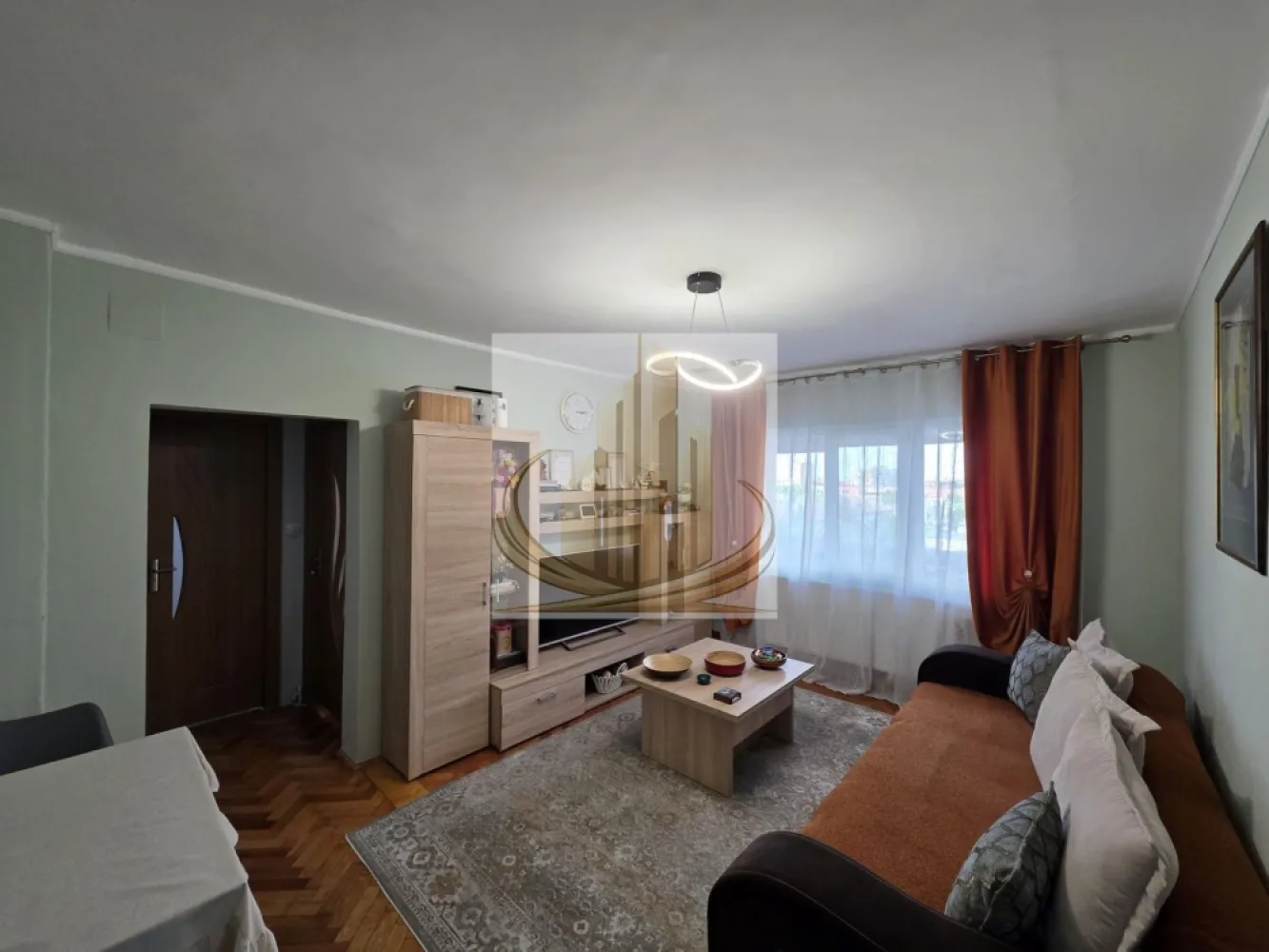 Apartament 3 camere de vânzare – Gheorghe Lazăr - Va propunem spre vanzare
Apartament complet renovat în 2025, situat în zona Gheorghe Lazăr, cu acces facil către toate punctele de interes: mijloace de transport, supermarketuri, școli, Iulius Town și centru.

Suprafață utilă: 61 mp
Compartimentare eficientă – 3 camere luminoase
Etaj 7 din 10, cu vedere panoramică deosebită asupra orașului
Balcon închis
Mobilat lux și utilat complet, totul nou și pregătit pentru mutare imediată

Apartamentul beneficiază de finisaje moderne, mobilier premium și electrocasnice de calitate, fiind ideal atât pentru locuit, cât și pentru investiție.

Pentru mai multe detalii sau programarea unei vizionări, mă puteți contacta în privat.

ID intern: CP3091427