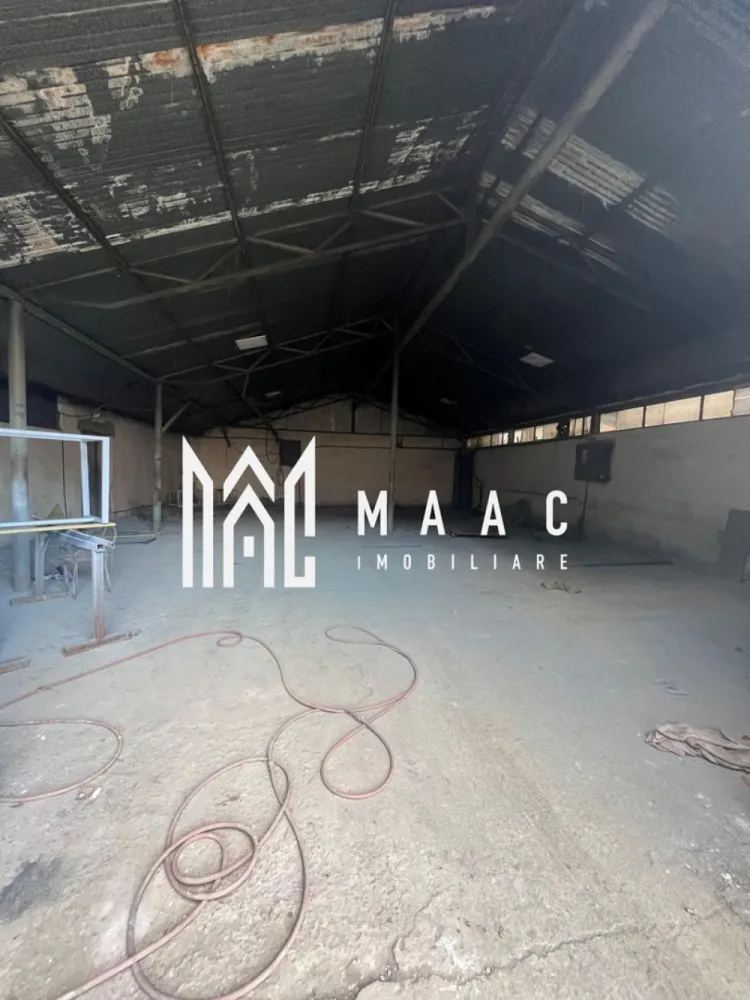 Hala | 380 MP | Teren 800 MP - MAAC Imobiliare vă propune spre închiriere o hală industrială/depozitare, situată în zona centrală a orașului, pe strada Morilor, cu acces facil pentru autovehicule de mare tonaj.

Proprietatea are o suprafață totală de 380 mp, fiind compartimentată astfel:

* spațiu de birouri – 30 mp
* hală/depozit – 350 mp

În completare, imobilul beneficiază de un teren de 800 mp, ce poate fi utilizat ca spațiu de depozitare exterioară, parcare sau zonă de manevră.

Hala este racordată la toate utilitățile necesare desfășurării activităților comerciale sau industriale:

* apă
* curent trifazic
* grup sanitar

Datorită poziționării centrale, accesului facil și suprafețelor generoase, această proprietate este ideală pentru depozitare, logistică, producție ușoară sau activități comerciale.

Preț de închiriere: 3 euro/mp + TVA

Pentru mai multe informații sau programarea unei vizionări, vă invităm să contactați MAAC Imobiliare.

id: CP2860090 - SP