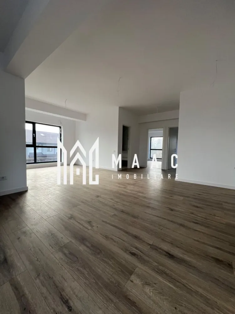 Apartament 3 camere | Bloc Nou | Central - MAAC Imobiliare vă propune spre vânzare un apartament modern cu 3 camere, având o suprafață totală de 84 mp, situat în zona centrală a orașului, în imediata apropiere a bazei sportive Oltchim, într-o zonă nouă, aflată în plină expansiune rezidențială. Apartamentul este amplasat la etajul 1 al unui bloc nou, cu doar 6 apartamente, oferind intimitate și un confort sporit. Un avantaj important îl reprezintă locul de parcare subteran, inclus în proprietate. Compartimentarea este modernă și eficientă, fiind realizată astfel: * living cu bucătărie open-space * 2 dormitoare * 2 grupuri sanitare * hol * 2 balcoane Imobilul beneficiaza de incalzire prin pardoseala. Datorită poziționării excelente, a blocului nou și a compartimentării funcționale, acest apartament este ideal atât pentru locuit, cât și ca investiție. Pentru mai multe informații sau pentru programarea unei vizionări, vă invităm să contactați MAAC Imobiliare. id: CP2860084 - SP