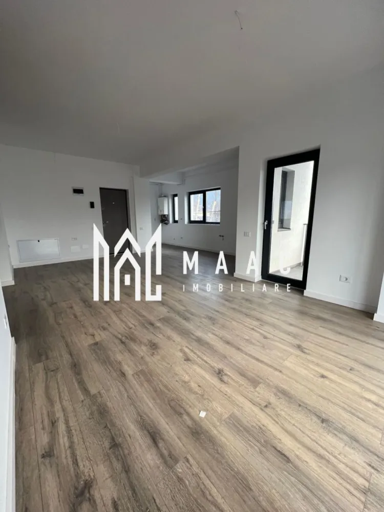 Apartament 3 camere | Bloc Nou | Central - MAAC Imobiliare vă propune spre vânzare un apartament modern cu 3 camere, având o suprafață totală de 84 mp, situat în zona centrală a orașului, în imediata apropiere a bazei sportive Oltchim, într-o zonă nouă, aflată în plină expansiune rezidențială. Apartamentul este amplasat la etajul 1 al unui bloc nou, cu doar 6 apartamente, oferind intimitate și un confort sporit. Un avantaj important îl reprezintă locul de parcare subteran, inclus în proprietate. Compartimentarea este modernă și eficientă, fiind realizată astfel: * living cu bucătărie open-space * 2 dormitoare * 2 grupuri sanitare * hol * 2 balcoane Imobilul beneficiaza de incalzire prin pardoseala. Datorită poziționării excelente, a blocului nou și a compartimentării funcționale, acest apartament este ideal atât pentru locuit, cât și ca investiție. Pentru mai multe informații sau pentru programarea unei vizionări, vă invităm să contactați MAAC Imobiliare. id: CP2860084 - SP