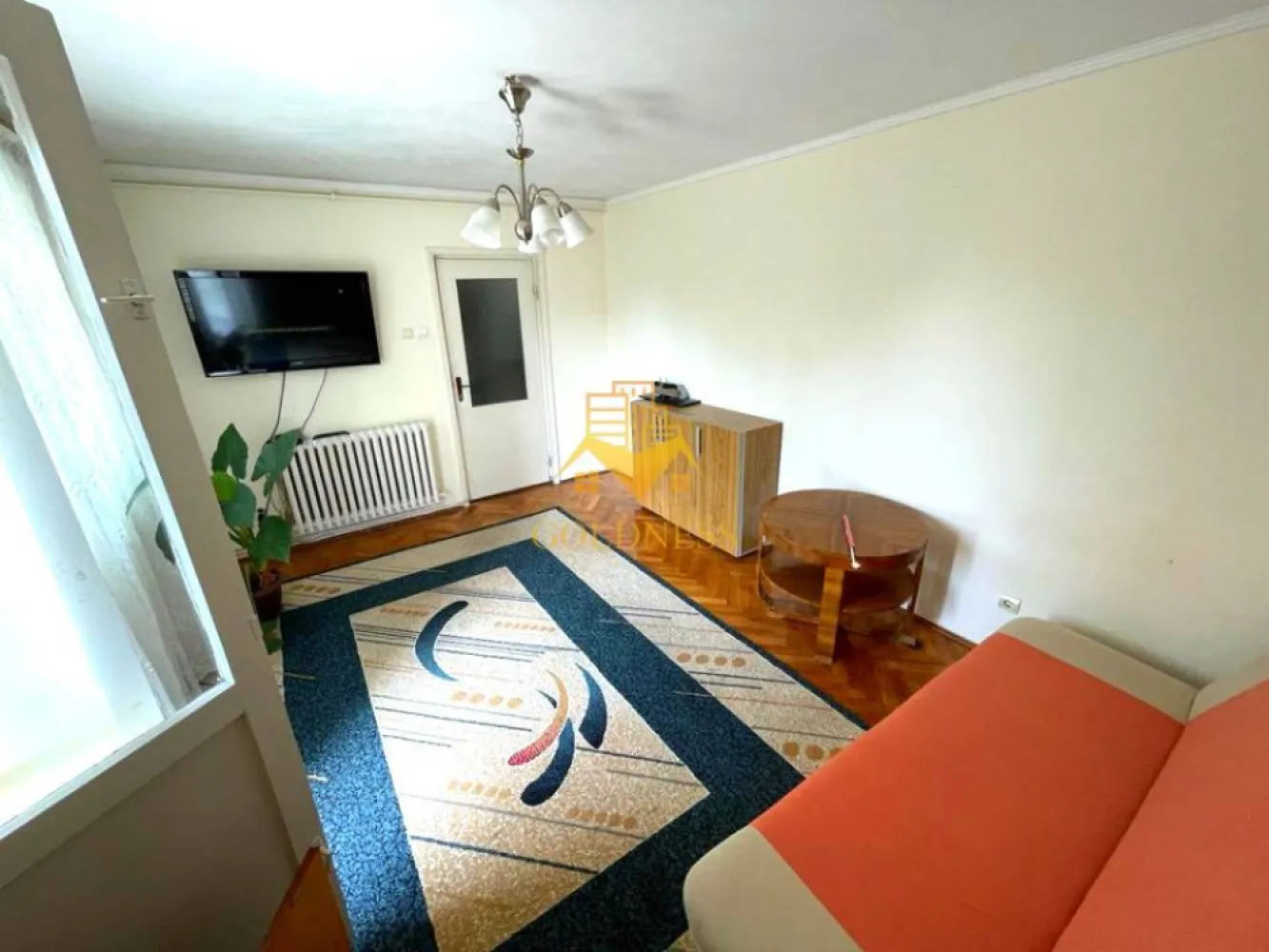 4 camere decomandate, Manastur, Piata Flora, Calvaria, Penny, OMV - GOLDNESS Imobiliare vă propune spre vanzare un apartament cu 4 camere decomandate complet mobilat și utilat, la etajul 4 într-un imobil de 4, pe Strada Padin, în Cartierul Manastur. 

Apartamentul este compartimentat astfel:
- 4 dormitoare 
-2 bai
- bucătăria mobilata si utilată 
-2 debarale
-2 holuri
-balcon de balcon deschis de 5.58mp 

Imobilul este dotat cu toate cele necesare - centrală proprie, mașină de spălat haine, frigider, aragaz, hota.
Se află în apropierea stațiilor de transport în comun, magazine, spații verzi, farmacii, etc.

Dacă sunteți interesați de acest apartament și doriți să îl vizionați, dar și pentru alte oferte sau detalii nu ezitați să ne contactați telefonic sau prin e-mail. Vă stăm la dispoziție!
Pentru intermediere se percepe un comision de 2% din prețul vanzarii!