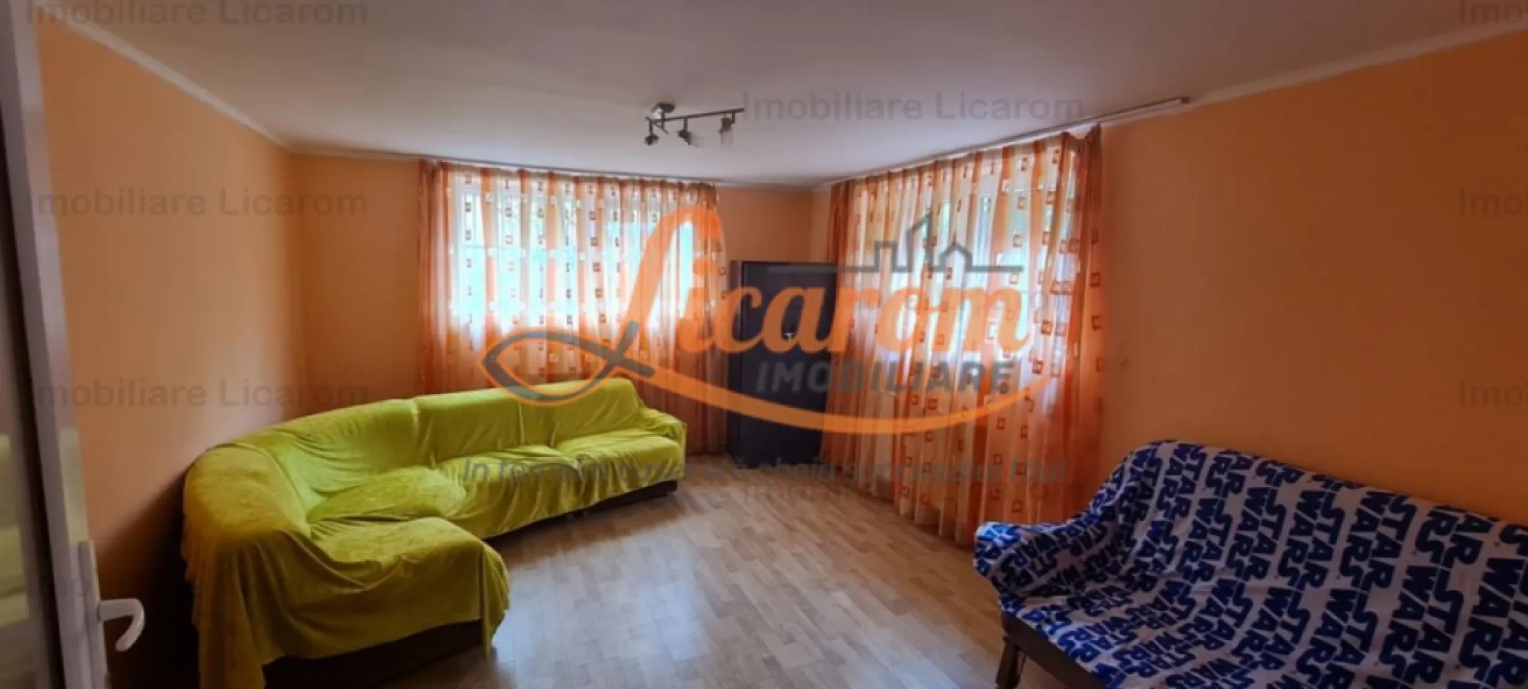 Casa individuala cu 2 apartamente, 6 camere,teren 403 mp,ASTRA. - Agentia Licarom Imobiliare propune spre vanzare o vila individuala situata in cartierul Astra zona Traian - Piata Orizont- cu acces facil spre statii , scoli ,piata ASTRA .
Vila este desfasurata pe Demisol inalt locuibil ,Parter inalt si Pod,suprafata locuibila fiind de 235 mp utili ,si este amplasata pe un teren de 403 mp singur in curte . 
Proprietatea este pretabila pentru a locui mai multe familii sau a se folosi ca pensiune, spatiu de birouri sau pentru a fi recompartimentata.
Proprietatea are urmatoarea compozitie :
La demisol un apartament compus din 3 dormitoare mari , 2 bai si o bucatarie mare , antreu iar cel de-al doilea apartament este la Parterul inalt si este format din 2 dormitoare mari , living mare , baie, bucatarie mare ,o debara si un garaj . 
Imobilul este dotat cu usi si ferestre din geam termopan , si este racordat la gaz , curent, apa si canal. 
Ca amenajari interioare imobilul dispune de gresie parchet si faianta si 2 centrale termice,(cate una pentru fiecare apartament). 
Terenul are acces auto,iar curtea este larga si insorita.
Pretul este de 350000 euro .
Pentru mai multe detalii sau pentru a se programa vizionari,nu ezitati sa ne contactati la telefon 0741059397 Consultant imobiliar Calin.