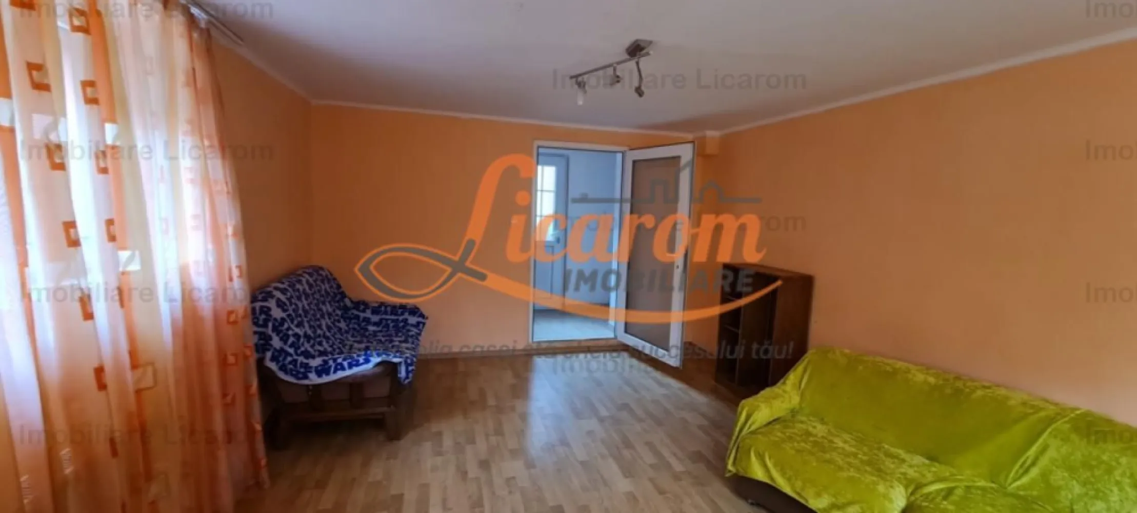 Casa individuala cu 2 apartamente, 6 camere,teren 403 mp,ASTRA. - Agentia Licarom Imobiliare propune spre vanzare o vila individuala situata in cartierul Astra zona Traian - Piata Orizont- cu acces facil spre statii , scoli ,piata ASTRA .
Vila este desfasurata pe Demisol inalt locuibil ,Parter inalt si Pod,suprafata locuibila fiind de 235 mp utili ,si este amplasata pe un teren de 403 mp singur in curte . 
Proprietatea este pretabila pentru a locui mai multe familii sau a se folosi ca pensiune, spatiu de birouri sau pentru a fi recompartimentata.
Proprietatea are urmatoarea compozitie :
La demisol un apartament compus din 3 dormitoare mari , 2 bai si o bucatarie mare , antreu iar cel de-al doilea apartament este la Parterul inalt si este format din 2 dormitoare mari , living mare , baie, bucatarie mare ,o debara si un garaj . 
Imobilul este dotat cu usi si ferestre din geam termopan , si este racordat la gaz , curent, apa si canal. 
Ca amenajari interioare imobilul dispune de gresie parchet si faianta si 2 centrale termice,(cate una pentru fiecare apartament). 
Terenul are acces auto,iar curtea este larga si insorita.
Pretul este de 350000 euro .
Pentru mai multe detalii sau pentru a se programa vizionari,nu ezitati sa ne contactati la telefon 0741059397 Consultant imobiliar Calin.