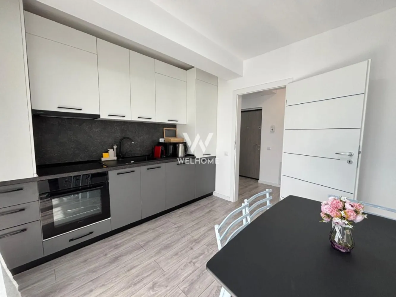 Apartament 2 camere deosebit in zona Doamna Stanca, Dedeman - Apartament 2 camere MODERN cu bucătărie separată - Doamna Stanca

Apartamentul are o suprafață utilă de 55 mp, se află la etajul 2 și a fost utilizat anterior în regim hotelier, fiind dotat cu tot ce este necesar.
Compartimentare:
- Hol de acces, bucătărie separată, living spațios, baie cu geam, balcon.
Apartamentul este unul luminos și călduros având orientare sudică.
Locația este ideală, având acces facil la centre comerciale, supermarket-uri, școală, mijloace de transport.
Perioada minimă contractuală este de 12 luni. 
Nu se acceptă animale de companie.
Pentru mai multe detalii sau pentru programarea unei vizionări, vă stau la dispoziție.

Chirie lunară: 550 Euro Negociabil + garanție
Comision client: 50% din prima chirie