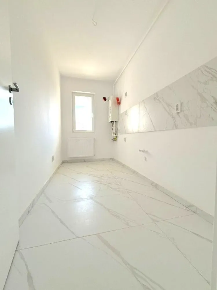 Garsoniera cartier Militari Residence - mutare imediata!! - Garsonieră decomandată de vânzare – Militari Residence | Etaj intermediar | Bloc cu lift

Vă propunem spre vânzare o garsonieră situată în Militari Residence, într-un imobil modern cu regim mic de înălțime (P+3), ideală atât pentru locuit, cât și pentru investiție.

Locuința este decomandată, oferind o compartimentare eficientă și un plus de confort. Este amplasată la un etaj intermediar, poziție ideală pentru un echilibru optim între accesibilitate și liniște.

Blocul este prevăzut cu lift, un avantaj important pentru acest tip de imobil, asigurând acces facil indiferent de etaj.

Caracteristici principale:

Compartimentare decomandată
Etaj intermediar
Bloc P+3 (regim mic de înălțime)
Lift în imobil
Zonă în plină dezvoltare, cu acces rapid către magazine, transport și facilități

Această proprietate reprezintă o alegere practică pentru cei care caută un spațiu bine organizat, într-o zonă accesibilă și în continuă dezvoltare.