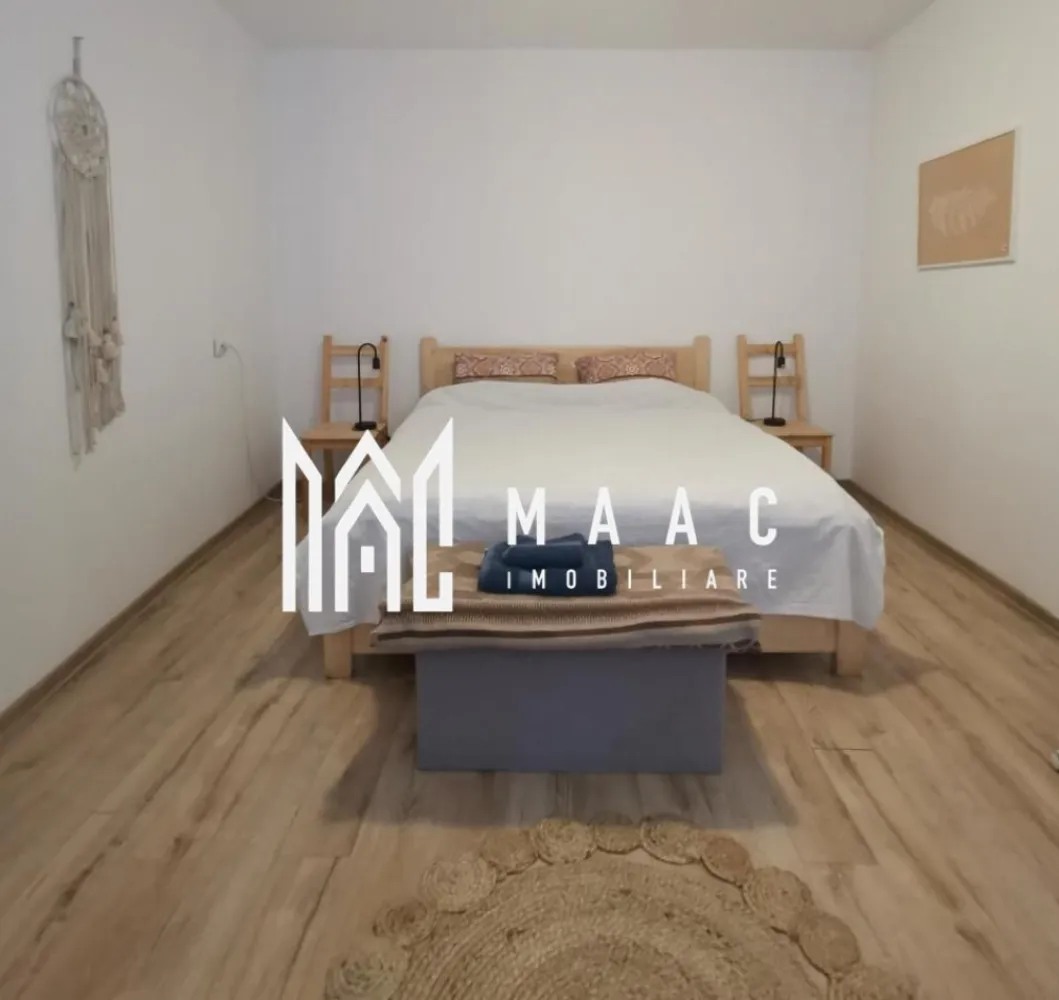 Apartament 2 camere I 50mpu I parcare I Orașul de Jos - MAAC Imobiliare vă oferă pentru închiriere un apartament modern situat la parterul inalt al unui imobil amplasat în Orașul de Jos, Sibiu.

Compartimentare:
- Hol de acces, bucătărie închisă, 2 dormitoare, baie

Facilități:
- Mobilat și utilat ; panouri solare, costuri reduse pentru curentul electric; incălzire cu centrală termică; mașină de spălat rufe și uscător la subsol; loc de parcare în fața casei.

Condiții Închiriere:
-Inchiriere pe termen lung
- Nu se fumează în spațiile închise
- Valoarea chiriei inițiale plus garanția, în același cuantum, sunt achitate la semnarea contractului de inchiriere.

Locația oferă acces rapid către Piața Mare și mijloacele de transport în comun.

Pentru mai multe detalii, vă rugăm să ne contactați, precizând ID CP2327731.