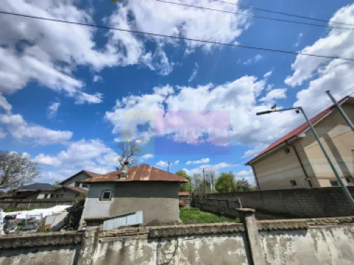 Teren cu o casă demolabilă în satul Poșta la 15 minute de București