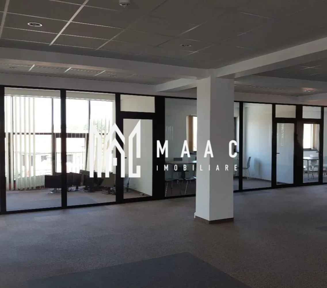 Spațiu comercial | 3 etaje | 950 mp | Ultracentral - MAAC Imobiliare propune spre vânzare un imobil situat pe 3 etaje, 950 mp, zonă ultracentrală.

Compartimentarea imobilului:
Parter - spațiu comercial.
Etajul 1 și 2 - spațiu de birouri.
Etajul 3 - retras, unde se află zona de dining.
Terasă accesibilă de 254 mp.
Parcare proprie cu 15 locuri, de 890 mp.

Imobilul este racordat la toate utilitățile: apă, canalizare, energie electrică și gaze naturale.

Acesta se poate vinde cu chiriași, a căror contract expiră pe data de 1 iulie 2026.

Pentru mai multe detalii, specificați telefonic ID: CP2853122.