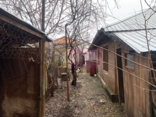 Teren cu casa demolabila din paianta Sos Alexandriei- Luk Oil.