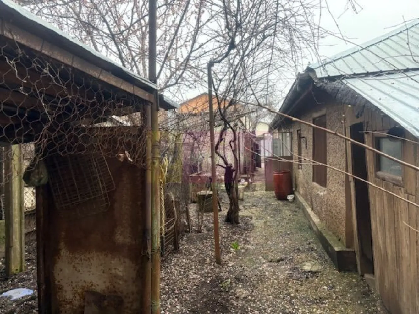 Teren cu casa demolabila din paianta Sos Alexandriei- Luk Oil.