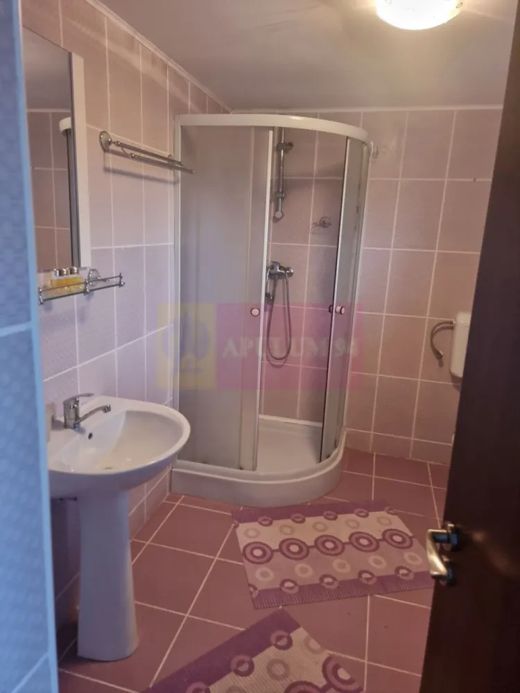 DE VANZARE CASA (5 CAM) COM. ROATA DE JOS (GR) - Compania Imobiliara Apulum94 are deosebita placere sa va propuna spre vanzare o casa individuala situata pe strada Republicii nr. 152 in sat Sadina, com. Roata de Jos, judetul Giurgiu, o proprietate ideala pentru cei care cauta liniste, spatiu si acces facil catre capitala; casa este situata la doar 58 km de Bucuresti.

Proprietatea are o suprafata utila de 190 mp si un teren generos de 2875 mp, fiind ideala pentru familii sau persoane care cauta liniste, spatiu si confort.

Casa este construita pe formula P+1 (receptia lucrarilor in 2009) fiind compusa din 5 camere, avand 4 dormitoare si un living spatios la parter, bucataria este complet mobilata amenajata in incapere inchisa,; baie amenajata pe fiecare nivel 

Mentionez ca aparate de aer conditionat nu sunt instalate intrucat nu a fost considerata oportuna investitia, avand in vedere ca s-a investit in izolarea termica esterioara, casa oferind un climat optim tot timpul anului. Pentru incalzire iarna si apa calda curenta exista instalata o centrala termica pe gaz; este instalata incalzire in partoseala.

Mansarda poate fi amenajata astfel incat se mai pot realiza 2 camere confortabile.
 
Cateva specificatii tehnice generale/dotari:

- structura de rezistenta: stalpi beton armat, planseu beton armat
- zidarie exterioara si compartimentari interioare cu caramida 
- geamuri termopan profil PVC,
- termoizolare exterioara cu polistiren + tencuiala decorativa

Sunt disponibile mai multe locuri de parcare in curte.

Mentionez ca pretul casei este usor negociabil.

Comision zero la cumparator!!!

Pentru detalii suplimentare, ma puteti contacta la 0.7.3.3.6.8.3.4.5.6.

Agent imobiliar: Aurelian Popescu
Apulum94 - Un partener de cursa lunga!