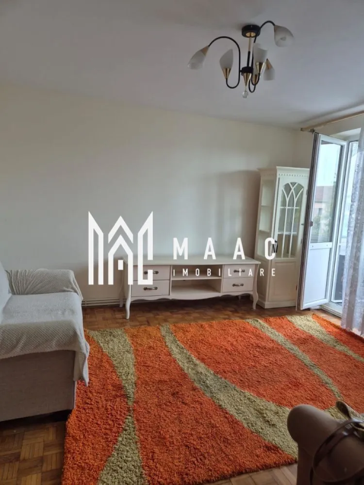 Apartament 4 camere | 80 mp | Zona Cedonia | - MAAC Imobiliare vă propune spre închiriere un apartament cu 4 camere, situat la etajul 4 al unui imobil din zona Cedonia, Hipodrom 1.

Imobilul are o compartimentare decomandată și este compus din hol de acces, bucătărie, sufragerie cu acces pe balcon, 3 dormitoare și baie cu geam de aerisire.

Se percepe o garanție în cuantumul unei chirii lunare.
Nu se acceptă animale de companie.
Se predă mobilat/utilat.

Pentru mai multe detalii, specificați telefonic că ați văzut anunțul cu ID: