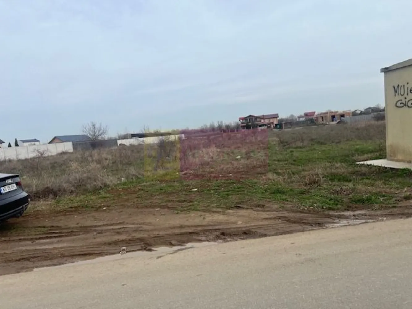 Teren Domnesti- Drumul Targului. - Compania imobiliara Apulum 94 va propune un teren situat in Domnesti- Ilfov, pe Drumul Targului. 
Terenul are o suprafata de 4458 mp si are 2 deschideri, una de 45,7 ml la drum asfaltat si cealalta de 42,9 ml la un drum pietruit.
Zona este foarte linistita, mai retrasa de un drum principal si este o zona in dezvoltare cu multe constructii noi. 
In fata terenului sunt toate utilitatile- gaze, curent, apa, canalizare.
Suprafata terenului se mai poate mari, lipit de acest teren fiind un alt teren de vanzare in suprafata de 1220 mp cu o deschidere de 12,78 ml.
Pentru vizionare si mai multe detalii nu ezitati sa ma contactati pe nr 0733683446- Laura Ionescu.