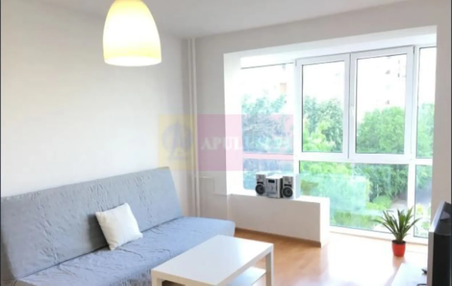 Apartament 3 camere Tineretului. - Compania imobiliara Apulum 94 va propune un apartament de 3 camere situat in zona Tineretului, luminos, modern, cu bucătărie open space – la 5 minute de metroul Tineretului. 
 În apropiere se află două magazine Mega Image, precum și Piața Norilor – ideal pentru cumpărături rapide/
Caracteristici principale:Orientare Est – lumină naturală pe tot parcursul dimineții și orientare care oferă permanent liniște pe tot parcursul zilei.
Apartamentul este renovat- cu instalatii schimbate, gresie, faianta, parchet, termopan. Se doreste a se vinde partial mobilat. 
Apartamentul este liber si se poate preda imediat. 
Beneficiaza si de un loc de parcare prin ADP. 
Pentru alte detalii si vizionare nu ezitati sa ma contactati pe nr 0733683446- Laura Ionescu.