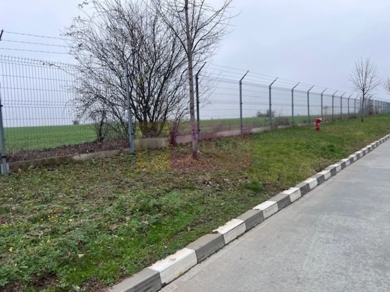Teren Domnesti- Depozit Altex, Emag. - Compania imobiliara Apulum94 va propune un teren situat in zona Domnesti, in apropiere de depozitul Altex, Emag si Agricover.
 Terenul este intravilan agricol, are 2 deschideri la doua strazi paralele.
 Este pretabil pentru depozit, hala, fiind situat in zona industriala. 
Este o zona foarte dezvoltata industrial, cu acces facil catre centura, autostrada si drum national. 
Pentru vizionare si alte detalii nu ezitati sa ma contactati pe nr 0733683446- Laura Ionescu.