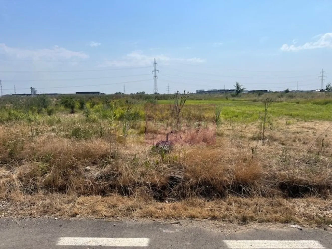 Teren Domnesti- Fortului. - Compania imobiliara Apulum 94 va propune un teren situat in Domnesti- str Fortului, in apropiere de Centura .
Terenul are estinatie mixta si este pretabil atat pentru locuinte cat si pentru hala. 
Accesul se face pe un drum de servitute care se termina in acest lot.
Pentru vizionare si mai multe detalii nu ezitati sa ma contactati pe nr 073368446- Laura Ionescu.