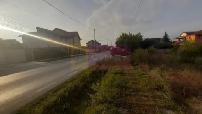 Teren bun pentru 2 sau 3 case aproape de Bucuresti.