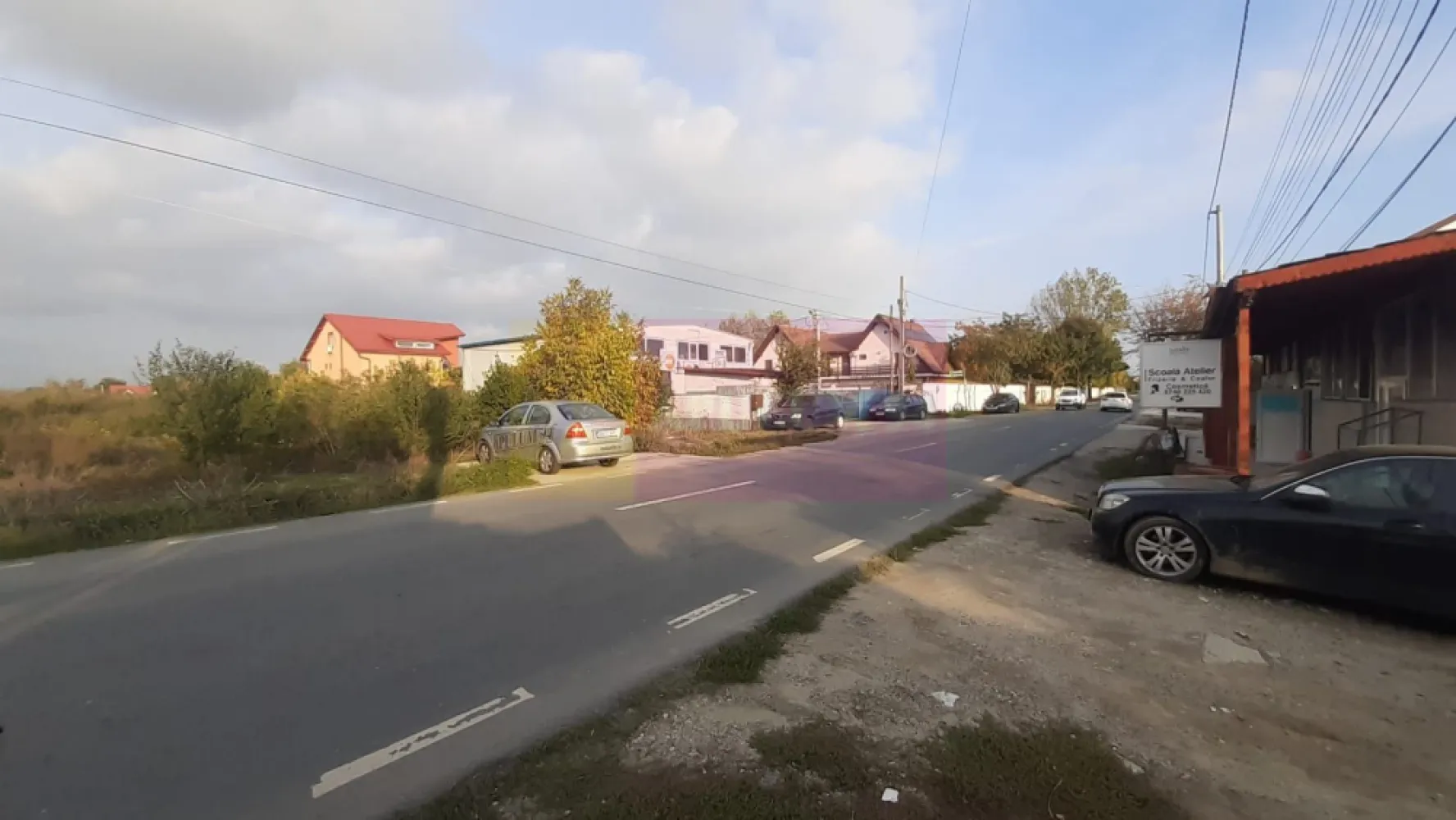 Teren foarte bun în 1 Decembrie Ilfov - 5000mp cu 25 de metri deschidere la Drum Principal în localitatea 1 Decembrie din județul Ilfov. Terenul este compus din 3 parcele alăturate plus o cale de acces, total 4 loturi de teren care se vând împreună. Zona este una de case-vile cu potențial bun pentru orice tip de construcție. Accesul la teren se face din Șoseaua Giurgiului prin Strada Liviu Rebreanu. Acest teren reprezintă o investiție sigură și o oportunitate deoarece în imediata apropiere a casei sunt două ansambluri rezidențiale iar la câteva sute de metri în plan secund sunt și câteva blocuri recent construite, utilitățile sunt lângă teren (apă, gaz și curent electric), perspectivele în ce privește utilizarea acestui teren sunt excelente. Pentru mai multe detalii și programarea de vizionări nu ezitați să mă conatactați, Daniel, Apulum94. Facilităm și achiziționarea prin credit ipotecar prin intermediul partenerilor, agenția imobiliară percepe un comision de 3% din prețul de tranzacționare și la vizionare se semnează contract de prestări servicii.
