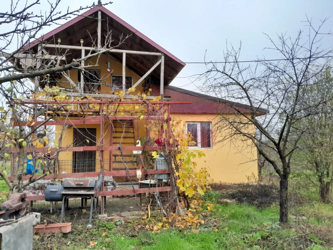 BARCANESTI - casa +curte+teren 16k mp - Compania Apulum94 are placerea sa va aduca in atentie spre achizitie o proprietate frumoasa si generoasa ca spatiu, pozitionata langa drumul judetean ce traverseaza localitatea Barcanesti din jud. Ialomita..

Pentru relatii si / sau stabilire intalnire pentru vizionare obiectiv astept mesajele dvs cu maxim interes.

Aurelian Popescu
Agent imobiliar 
Apulum94 - Un partener de cursa lunga!