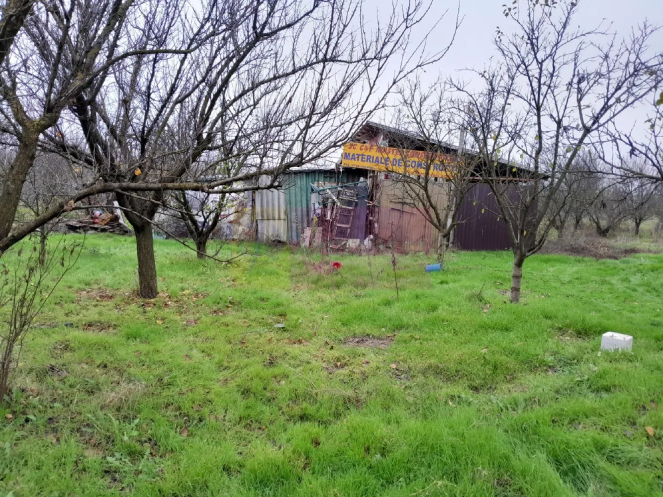 BARCANESTI - casa +curte+teren 16k mp - Compania Apulum94 are placerea sa va aduca in atentie spre achizitie o proprietate frumoasa si generoasa ca spatiu, pozitionata langa drumul judetean ce traverseaza localitatea Barcanesti din jud. Ialomita..

Pentru relatii si / sau stabilire intalnire pentru vizionare obiectiv astept mesajele dvs cu maxim interes.

Aurelian Popescu
Agent imobiliar 
Apulum94 - Un partener de cursa lunga!