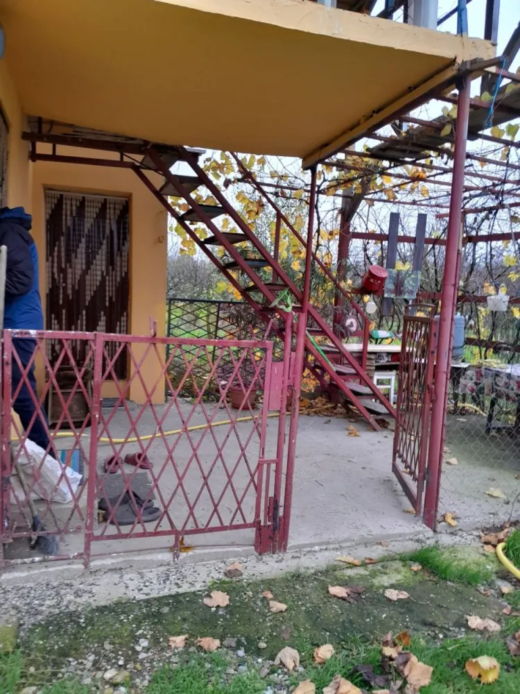 BARCANESTI - casa +curte+teren 16k mp - Compania Apulum94 are placerea sa va aduca in atentie spre achizitie o proprietate frumoasa si generoasa ca spatiu, pozitionata langa drumul judetean ce traverseaza localitatea Barcanesti din jud. Ialomita..

Pentru relatii si / sau stabilire intalnire pentru vizionare obiectiv astept mesajele dvs cu maxim interes.

Aurelian Popescu
Agent imobiliar 
Apulum94 - Un partener de cursa lunga!