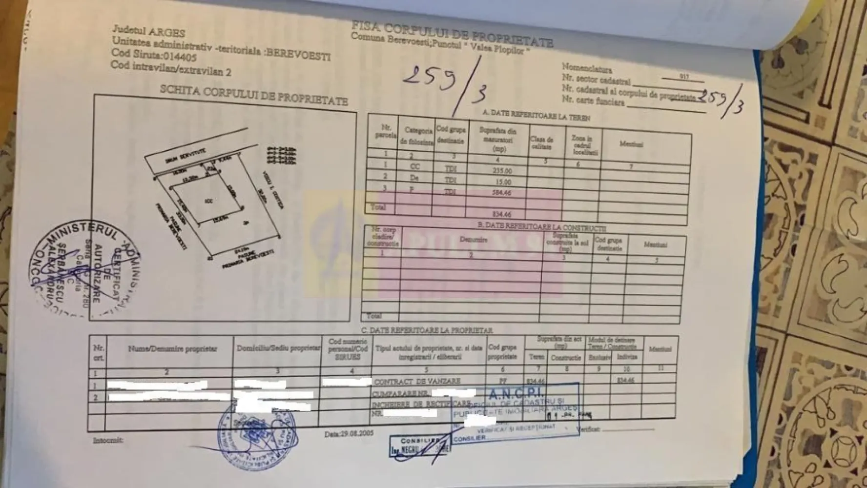 Berevoiesti / AG - teren 834 mp de vz in zona pensiunii Perla Rausor - Compania imobiliara Apulum94 are placerea de a va propune spre vanzare un teren situat in comuna Berevoiesti / Arges, aflat intr-o zona verde cu aer curat la 50 de metri de piriul Riusor care izvoraste din Muntii Iezer - Papusa.

Zona ofera multiple oportunitati turistice, terenul fiind situat in proximitatea pensiunii Perla Rausor, terenul este intravilan , construibil si poate beneficia in apropiere de toate utilitatile disponibile : apa gaz si curent electric.

In zona se afla multe pensiuni , pastravarii si casa de vinatoare din zona Bratia - Riusor intre localitatile Cimpulung Muscel si Curtea de Arges.

Cu o deschidere de 29 ml, terenul de 834 mp este drept, usor de amenajat si perfect pentru o locuinta de vis, o cabana rustica sau o investitie in turism. 

Avantajele esentiale sunt: un cadru natural spectaculos si oportunitati multiple. Sintetizez cateva oportunitati mai jos:
- Casa sau cabana de vacanta 
- Camping - atractie pentru turistii iubitori de aventura;
- Parcare pentru rulote si autorulote 
- Pensiune sau casute de inchiriat 

Amintesc cateva atractii turistice de neratat in apropiere:
_ Canionul Valea lui Stan - o experienta spectaculoasa pentru iubitorii de drumetii; Cascada Capra - una dintre cele mai frumoase cascade din Romania; Manastirea Aninoasa, Manastirea Slanic, Manastirea Corbii de Piatra; Manastirea Curtea de Arges; Cetatea Poienari - legendarul refugiu al lui Vlad Țepes; Cascada Șapte Izvoare (Muntii Bucegi) ; Cheile Brateiului (Muntii Bucegi) - peisaje salbatice si trasee de poveste; Lacul Satic - perfect pentru relaxare si pescuit; Barajul si Lacul Vidraru; Varful Moldoveanu - cel mai inalt varf din Romania; Pestera Dambovicioara; Castrul Roman Campulung - Jidova - o pagina de istorie la fiecare pas.

Aceasta poate fi investitia ta intr-un colt de paradis! 

Va invitam la vizionare pentru a simti farmecul acestui loc, cu 0% comision la cumparator!

Pentru mai multe detalii despre oferta prezentata sau alte oferte similare, astept cu maxim interes sa ma contactati la numarul de telefon din anunt sau pe Whatsapp

Cu respect,

Aurelian Popescu / 0733.683.456
Apulum94 - Un partener de cursa lunga!