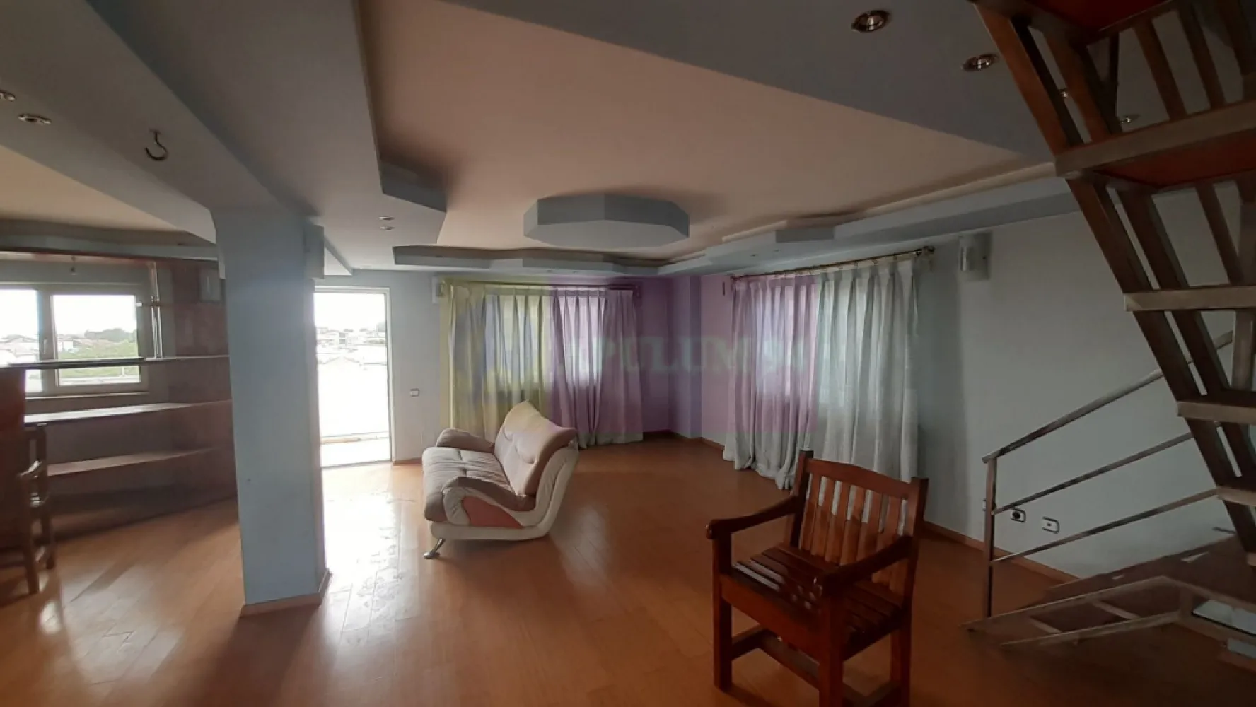 Două Etaje în Vilă în zona Voluntari de Închiriat