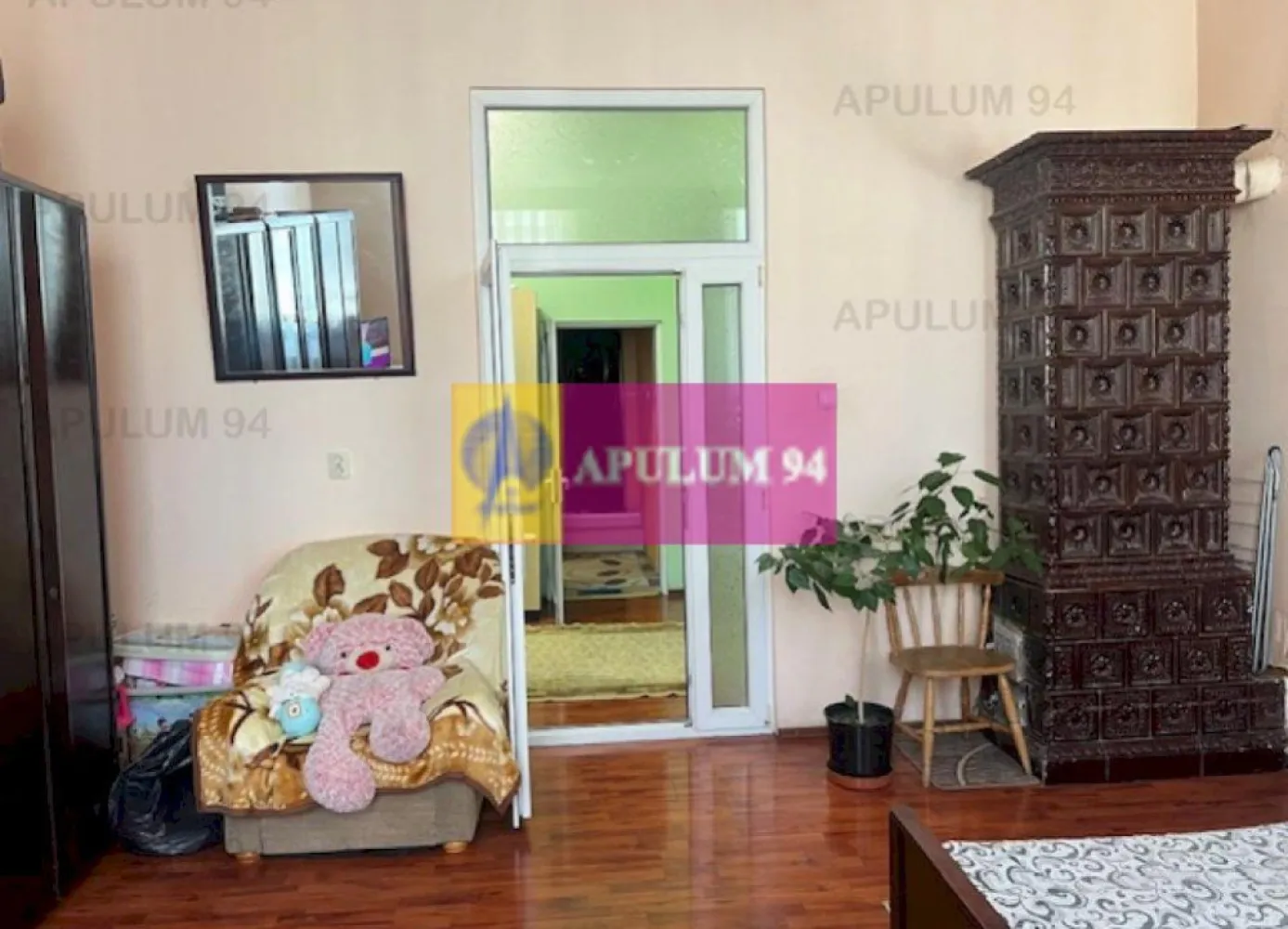 Apartament 2 camere Universitate- Magazin Cocor. - Compania imobiliara Apulum 94 va propune un apartament de 2 camere situat intr-o zona ultracentrala a capitalei, respectiv Universitate- magazin Cocor. 
Imobilul este din 1910 si are U2.
Apartamentul este la etajul 2 din P+2+M, are 53 mp utili, la care se adauga o pivnita de 16 mp.Vederea este mixta, fata-spate.
Are termopan, gresie, faianta, parchet, dar nu sunt recente.
Incalzirea este cu centrala termica pe gaze. 
Apartamentul are un potential foarte mare pentru inchiriere in regim Air bnb. 
Pentru vizionare si mai multe detalii nu ezitati sa ma contactati pe nr 0733683446- Laura Ionescu.