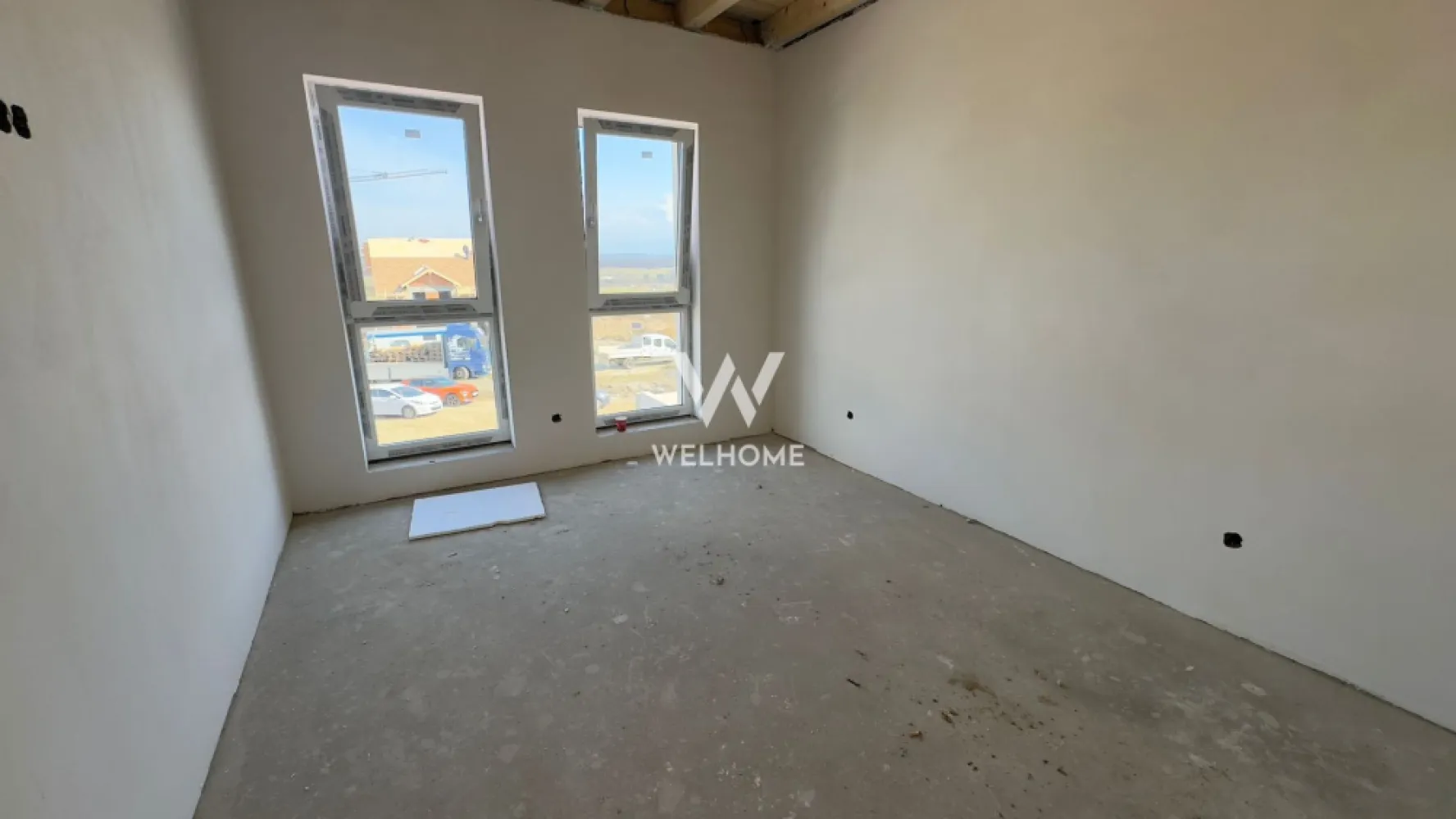 Duplex cu 4 camere si pivnita, Calea Cisnadiei, Sibiu - Casa tip duplex, 4 camere + Pivnita, Calea Cisnadiei, Sibiu - COMISION 0%

- Casa se afla intr-o zona noua de dezvoltare In Cartierul Arhitectilor. 
- Suprafata utila: 120 mp, 
- Teren de 300 de mp, dintre care curte libera este de 230 mp + terasa;
Compartimentare:
- La etaj: un dormitor matrimonial cu baie proprie si balcon, inca doua dormitoare cu baie comuna;
- La parter: hol de acces, bucatarie generoasa, baie, zona de living cu iesire in terasa;
- La demisol: camera de 20 mpu cu acces din terasa si din curte
- Predare finisata LA ALB: cpompa de caldura cu sistem de recirculare a apei, boiler 200 L si incalzire in pardoseala la parter si etaj, pereti finisati, usa la intrare, geamuri termopan cu 3 foi de sticla, instalatiile sanitare, termice si electrice.
- La exterior casa se preda LA CHEIE: izolatie termica, vopsea decorativa, gard si poarta, curte amenajata,.
Termen de predare: Iunie - Iulie 2025

 Se accepta plata cash sau credit ipotecar cu avans de 30 %-40%

-Pret: 199900 Euro cu TVA inclus – COMISION 0%