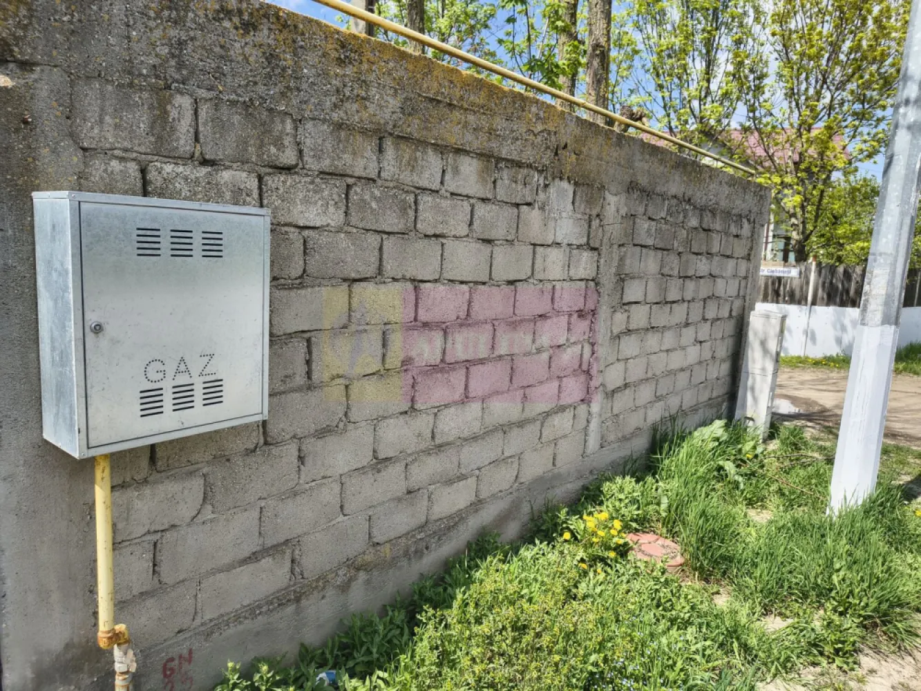 Teren cu o casă demolabilă în satul Poșta la 15 minute de București