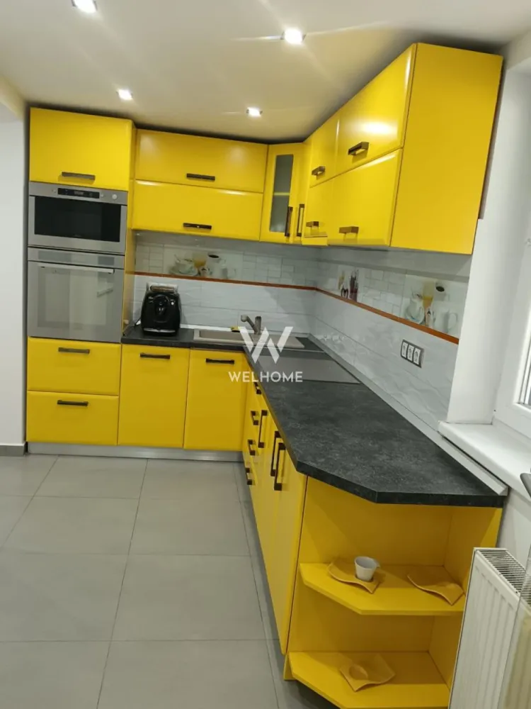 Casă individuală cu 2 apartamente separate, teren 650 mp, garaj și terasă - Descoperă această locuință individuală, ideală pentru confortul și intimitatea familiei tale. Proprietatea este formată din două apartamente complet separate, fiecare cu intrare individuală:
 • Apartament parter: 3 camere, bucătărie, baie
 • Apartament etaj: 3 camere, bucătărie, baie

Situată pe un teren generos de 650 mp cu deschidere la stradă de 13 m, casa oferă spațiu, liniște și numeroase facilități:
 • Garaj spațios cu șaht pentru lucrări auto
 • Spațiu de depozitare
 • Terasă mare pentru relaxare
 • Curent trifazic

Această proprietate este ideală pentru două familii care își doresc independență și confort, dar și pentru investiție, datorită posibilității de închiriere a unui apartament.
Pret: 365 000 EURO
Telefon: 0756 094 405