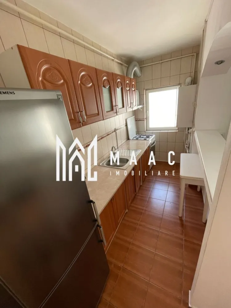 Apartament de închiriat I 4 camere I 96 mp utili I Strand II I etaj 2 - Apartament spațios de închiriat, Strand II, 4 camere, 96 mp, 2 balcoane – etaj 2
Închiriem un apartament generos și luminos, ideal pentru o familie sau persoane care își doresc spațiu și confort.

Suprafață utilă: 96 mp
Compartimentare:

3 dormitoare
Living open-space cu bucătărie
2 băi
2 balcoane (7 mp fiecare)
Etaj: 2
Cheltuieli mici în sezonul rece
Apartament foarte bine luminat natural
Nu se acceptă animale de companie

Locuința oferă intimitate, spațiu de relaxare și un ambient plăcut, fiind situată într-o zonă liniștită, dar cu acces facil către punctele de interes ale orașului.
Disponibil imediat.

Pentru mai multe detalii precizati telefonic ca ati vazut anuntul cu ID: CP2517443