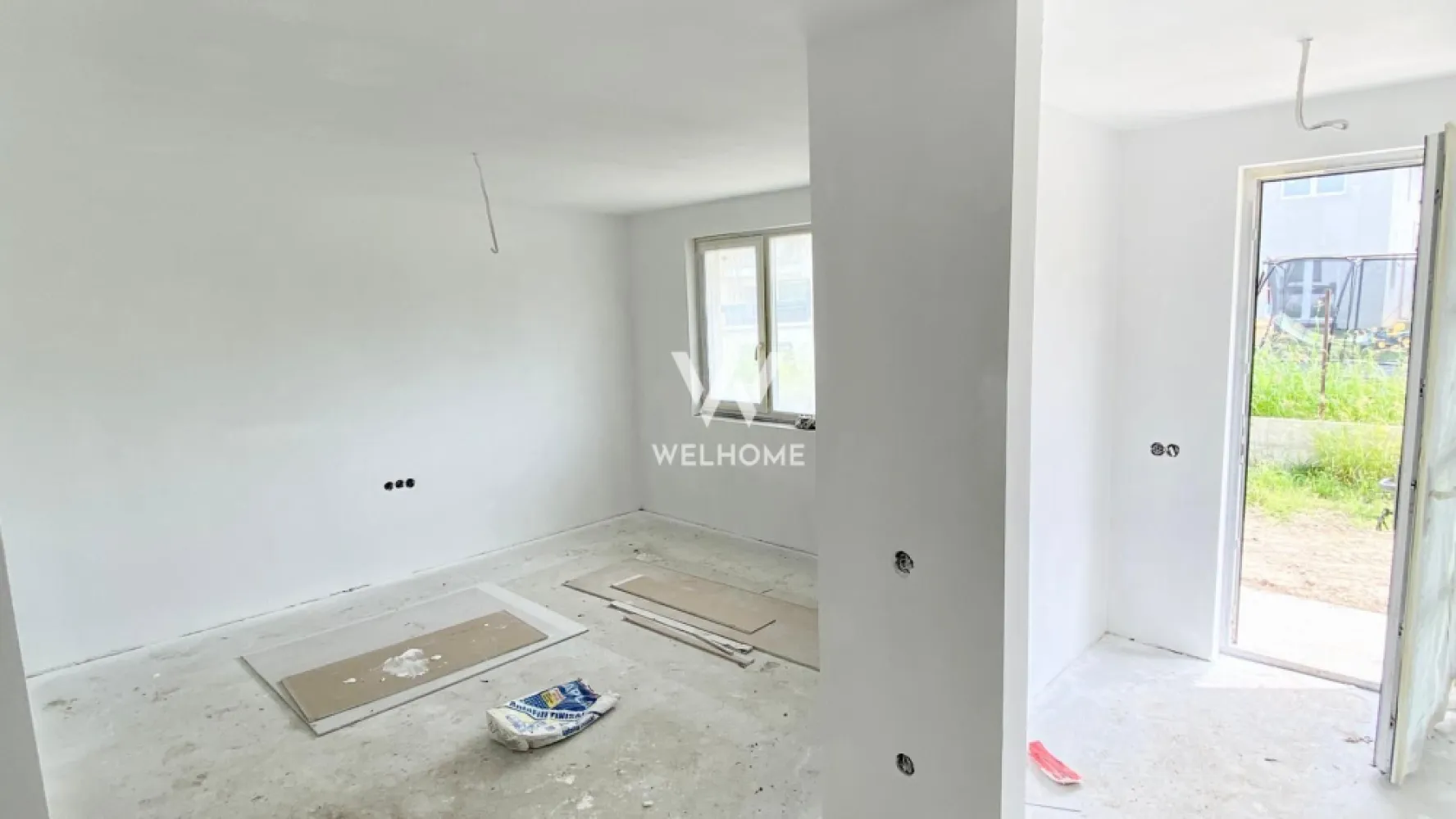 Casa in Arhitectilor la doar 172 000euro. Sibiu - *Acest anunt nu va contine descriere/poveste plictisitoare cu mult text inutil. 

Casa tip cvadruplex in stil mediteranian cu 3 camere si o suprafata utila de 82mp.
Curte libera de 170mp.
Zona strazii Henrieta Delavrancea, cartierul Arhitectilor.

Prim pret, direct de la constructor: 172 000euro TVA inclus.
Detalii la: 0745 99 55 37