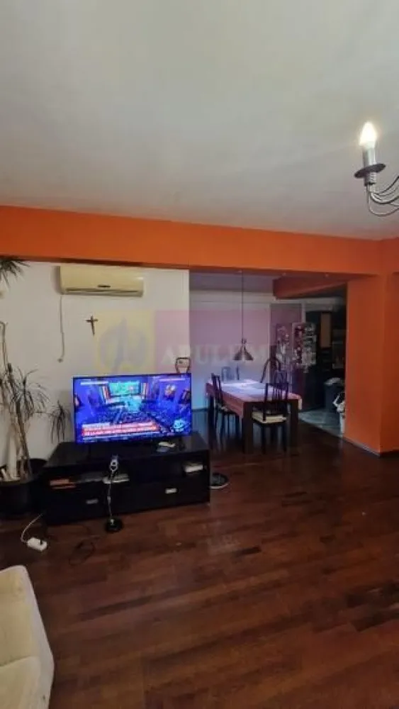 Apartament 2 camere Drumul Sarii. - Compania imobiliara Apulum94 va propune un apartament de 2 camere situat in zona Drumul Sarii, intr-un imobil construit in 2008. 
Apartamentul are o suprafat de 79 mp la care se adauga balconul de 5 mp de tip logie. 
Apartamentul este compus dintr-o cameră mare, living,baie, decomandat și un balcon închis, ideal pentru momente de relaxare.
 Beneficiază de centrală proprie și finisaje de înaltă calitate, ce oferă un confort desăvârșit. Zona este centrală, liniștită și foarte bine conectată, aflându-se la doar 15 minute de orice punct de reper important, inclusiv mall-uri, magazine și stații de autobuz. Oferă un stil de viață urban, aproape de facilități, într-un cadru relaxant și exclusivist
Pentru vizionare si alte detalii nu ezitati sa ma contactati pe nr 0733683446- Laura Ionescu.