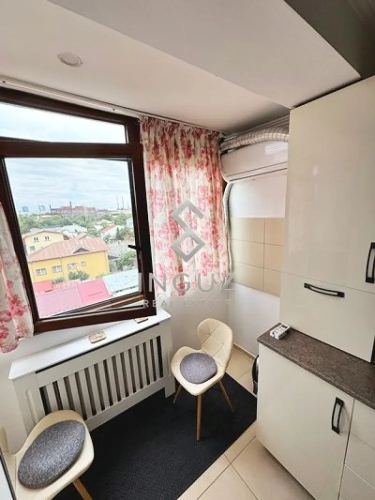 Apartament 3 camere de închiriat – Giulești, Sector 6, București - Apartament 3 camere de închiriat – Giulești, Sector 6, București ⬇️ العربية ⬇️

600 € / lună

Apartament spațios, renovat și complet mobilat/utilat, situat în cartierul Giulești, la 1 minut de stația tramvaielor 44 și 11 și la aproximativ 10 minute de metrou Crângași.

Detalii:
• 3 camere decomandate
• 77 mp utili
• Etaj 5 / 8
• Confort Lux
• 1 baie
• 2 balcoane
• Loc de parcare inclus
• Bloc izolat termic
• Aer condiționat (2 unități)
• Centrală de bloc / termoficare
• Complet mobilat și utilat
• Disponibil din 01.06.2026

Avantaje:
• Acces rapid către centru și universități
• Aproape de mijloace de transport
• Zonă liniștită și accesibilă
• Ideal pentru familie sau studenți

Condiții:
• 600 € / lună
• Contract pe termen lung
• Garanție standard
• Comision agenție: 50%

شقة 3 غرف للإيجار – جيوليشتي، القطاع 6، بوخارست

600 يورو / شهر

شقة واسعة ومجددة بالكامل، مفروشة ومجهزة، تقع في منطقة Giulești بالقرب من المواصلات العامة والمترو.

التفاصيل:
• 3 غرف منفصلة
• 77 متر مربع
• الطابق 5 من 8
• بلكونتان
• موقف سيارة شامل
• مكيفان
• مفروشة ومجهزة بالكامل
• متاحة من 01.06.2026

المميزات:
• قريب من المواصلات والمترو
• مناسب للعائلات أو الطلاب
• وصول سريع إلى مركز المدينة والجامعات

الشروط:
• 600 يورو / شهر
• عقد طويل الأمد
• تأمين عند التوقيع
• عمولة المكتب: 50%