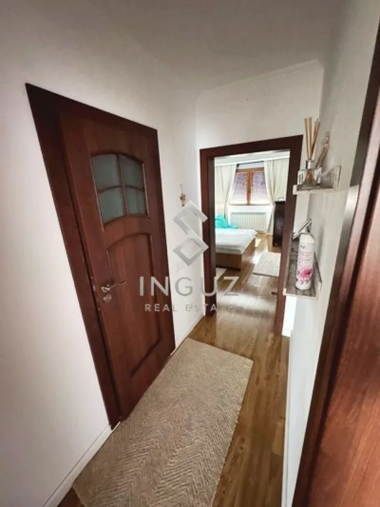 Apartament 3 camere de închiriat – Giulești, Sector 6, București - Apartament 3 camere de închiriat – Giulești, Sector 6, București ⬇️ العربية ⬇️

600 € / lună

Apartament spațios, renovat și complet mobilat/utilat, situat în cartierul Giulești, la 1 minut de stația tramvaielor 44 și 11 și la aproximativ 10 minute de metrou Crângași.

Detalii:
• 3 camere decomandate
• 77 mp utili
• Etaj 5 / 8
• Confort Lux
• 1 baie
• 2 balcoane
• Loc de parcare inclus
• Bloc izolat termic
• Aer condiționat (2 unități)
• Centrală de bloc / termoficare
• Complet mobilat și utilat
• Disponibil din 01.06.2026

Avantaje:
• Acces rapid către centru și universități
• Aproape de mijloace de transport
• Zonă liniștită și accesibilă
• Ideal pentru familie sau studenți

Condiții:
• 600 € / lună
• Contract pe termen lung
• Garanție standard
• Comision agenție: 50%

شقة 3 غرف للإيجار – جيوليشتي، القطاع 6، بوخارست

600 يورو / شهر

شقة واسعة ومجددة بالكامل، مفروشة ومجهزة، تقع في منطقة Giulești بالقرب من المواصلات العامة والمترو.

التفاصيل:
• 3 غرف منفصلة
• 77 متر مربع
• الطابق 5 من 8
• بلكونتان
• موقف سيارة شامل
• مكيفان
• مفروشة ومجهزة بالكامل
• متاحة من 01.06.2026

المميزات:
• قريب من المواصلات والمترو
• مناسب للعائلات أو الطلاب
• وصول سريع إلى مركز المدينة والجامعات

الشروط:
• 600 يورو / شهر
• عقد طويل الأمد
• تأمين عند التوقيع
• عمولة المكتب: 50%