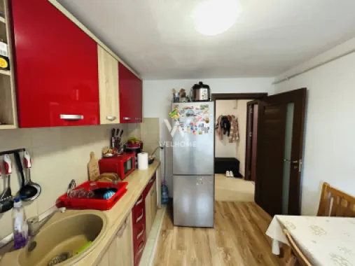 Apartament decomandat, cu 2 camere si 2 balcoane frantuzesti, etaj 2/3