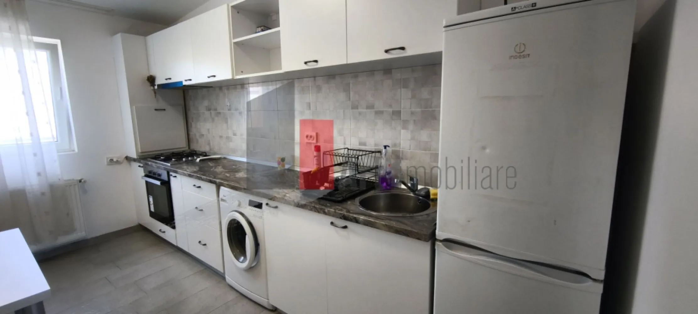 Ap 2 camere mobilat utilat Popesti L - Se inchiriaza ap 2 cam, et 5, bloc cu lift, mobilat utilat nou, cu loc de parcare, in Popesti -Leordeni.
Pretul chiriei este de 450 euro si se va plati 1 luna in avans si 1 luna garantie.
Apartamentul este in perfecta stare, curat, mobilat complet si utilat cu tv, masina de spalat, frigider cu congelator, aragaz, dulapuri etc.