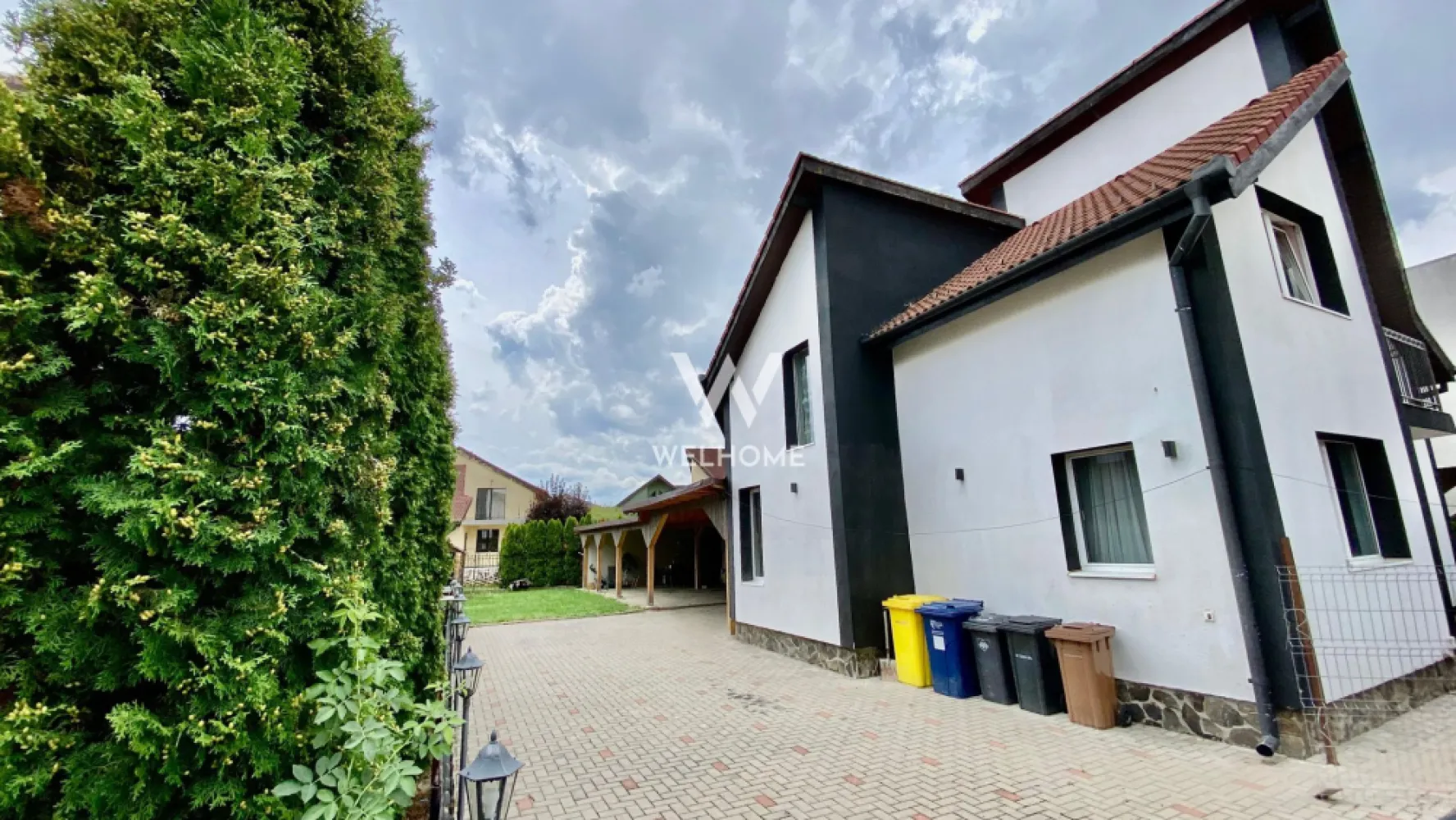 Casa Individuala cu potential Enorm! Sibiu - In reprezentare exclusiva! Cu 0% comision!!!!
Spre vanzare o casa individuala deosebita, amplasata in zona st.Pictor Brana din Selimbar.
Amplasată într-o zonă liniștită, exclusiv de case, ferită de agitația urbană, dar aproape de toate facilitățile necesare.
Acces facil: Strada asfaltată și iluminată, deschidere de 18 m, facilitează accesul rapid către artere principale și servicii esențiale.

Fiecare cameră din această casă este ca o notă muzicală perfect acordată, contribuind la o armonie totală a vieții de zi cu zi. 
Această locuință oferă un echilibru rar întâlnit între confort, spațiu generos și design rafinat.
Curte generoasa cu filigorie si zona de BBQ.
Accesul este de pe o strada asfaltata si iluminata, iar accesul dublu in curte este realizat prin poarta cu deschidere prin telecomanda in curtea carei este loc pavat pentru a parca 4 masini.

Caracteristici Principale:
-Suprafață utilă de 198 mp: 
-Casa dispune de 5 camere, 3 băi și 2 balcoane, fiecare detaliu fiind atent gândit pentru a oferi un maxim de confort.
-Construcție solidă din 2009, renovată în 2020 exterior, construita pe un teren de 472mp, cu o structură durabilă și un exterior modernizat recent, casa combină tradiția cu inovația.
-Curte spațioasă de 315mp cu mult gazon si irigare automatizata.

Preț 350.000€ 0% comision!
Pentru mai multe detalii si vizionari: 0745 99 55 37 Mihai