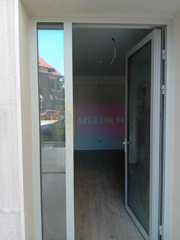 Apartament 4 camere, tip duplex, P+1 – Licurg - Duplex cu 4 camere generoase, dispus pe parter + etaj în complexul Licurg.
Suprafață utila 184mp, bucatarie deschisa, finisaje premium, layout deschis și lumină naturală excelentă pe ambele niveluri.
Preț apartament: 798.000 € + TVA
Parcare subterană: 2 locuri / apartament
Preț loc parcare: 32.000 € + TVA / loc
NOTA: Apartamentul este, momentan, inchiriat si se poate prelua cu contractul de inchiriere in curs.