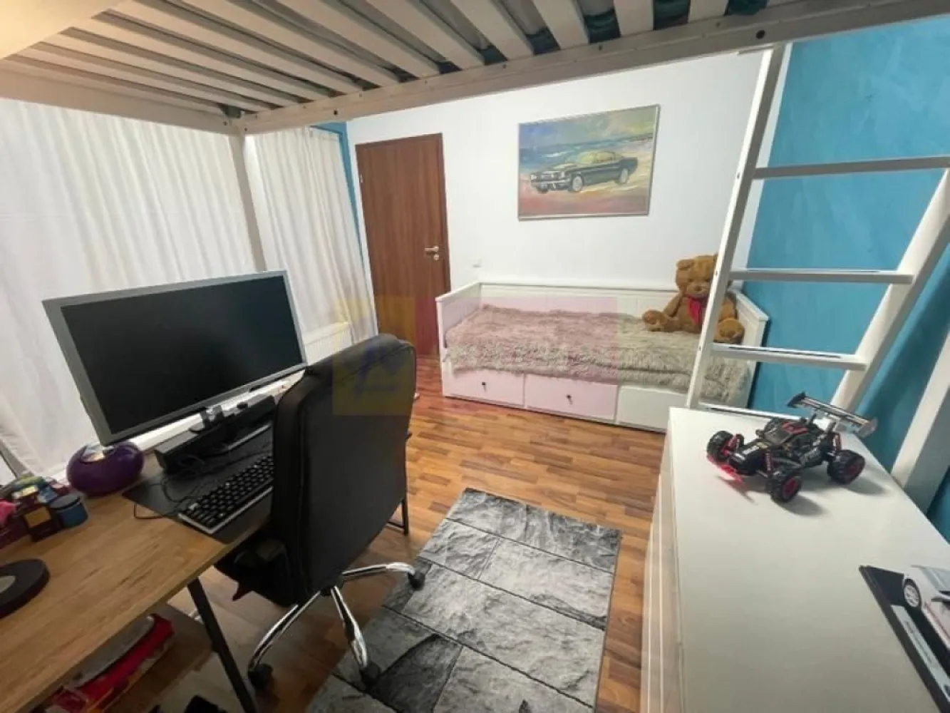 3 camere / loc de parcare / 2 boxe Rasarit de soare Auchan Titan - Agentia Imobiliara Apulum 94, va ofera spre vanzare 

3 camere etaj 11/11

Loc parcare subteran si 2 boxe mari contra cost 10.000 E

Centrala bloc eficienta

4 lifturi

3 ap de aer conditional

Se vinde mobilat / nemobilat